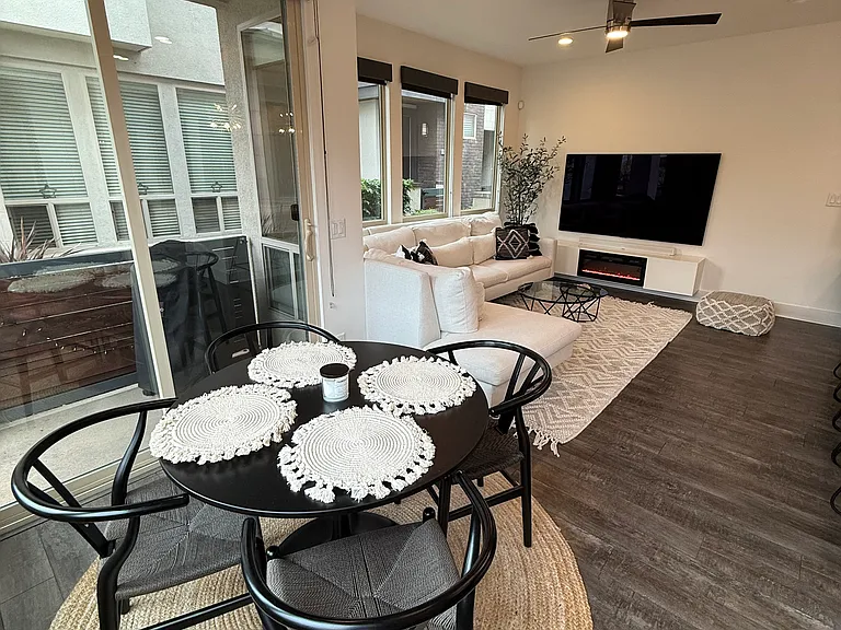 2460 Aperture Cir — Photo 4
