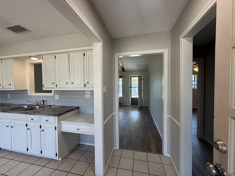3401 Essex Ave — Photo 5