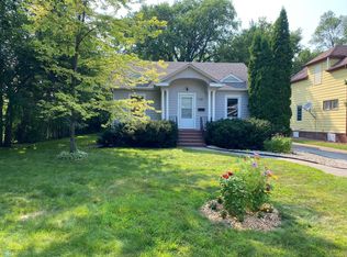 715 9th St S, Moorhead, MN 56560