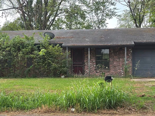 1102 E Fairview Ave, Nowata, OK 74048