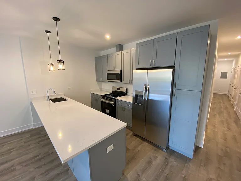 4418 N Austin Ave #101 — Photo 4