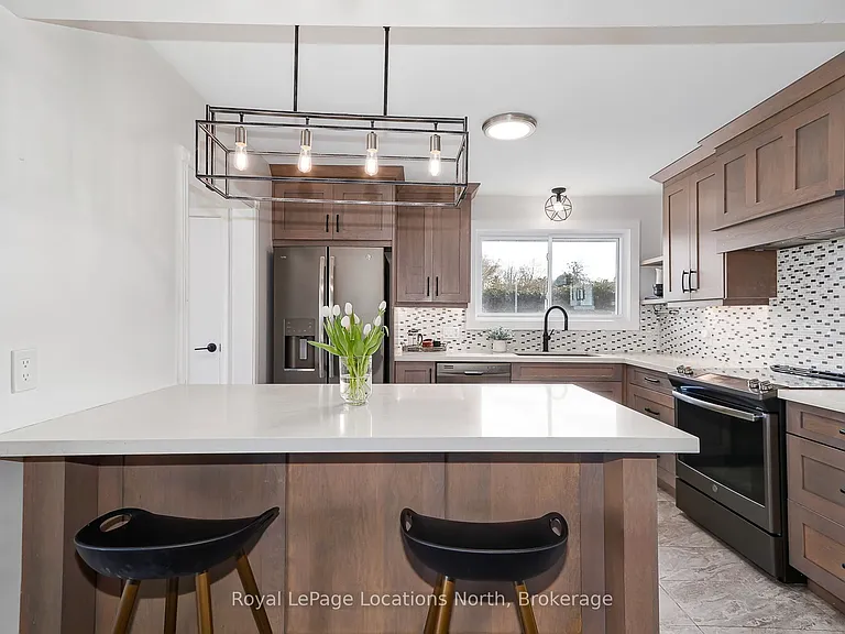 258 4th St W — Photo 6