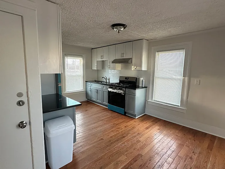 164 Hanover St #2 — Photo 3