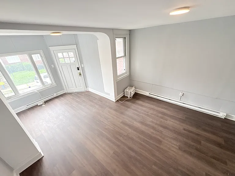 1700 N Edgewood St — Photo 5