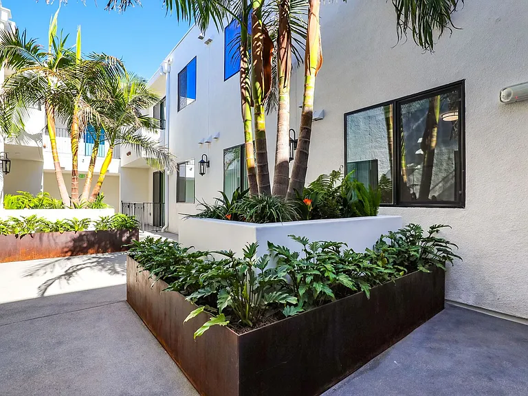MODERNO La Granada Luxury Living — Photo 30