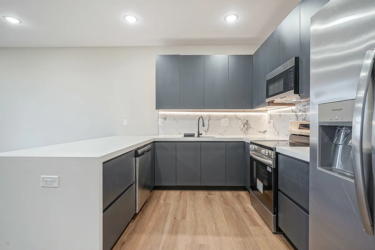 Building Photo - 4432 Wingate St #105
