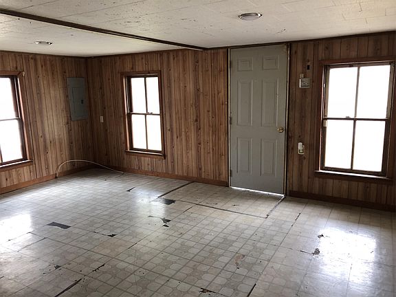 2nd image of 410 Gum St