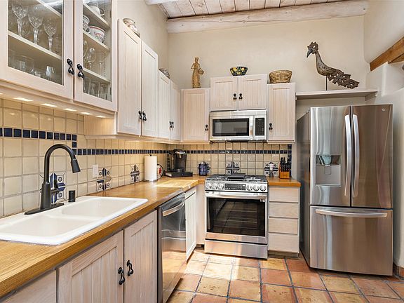 5th image of 320 Kearny Ave APT 28