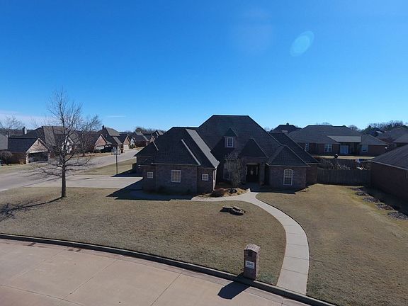 2nd image of 2501 W Summerlin Ct