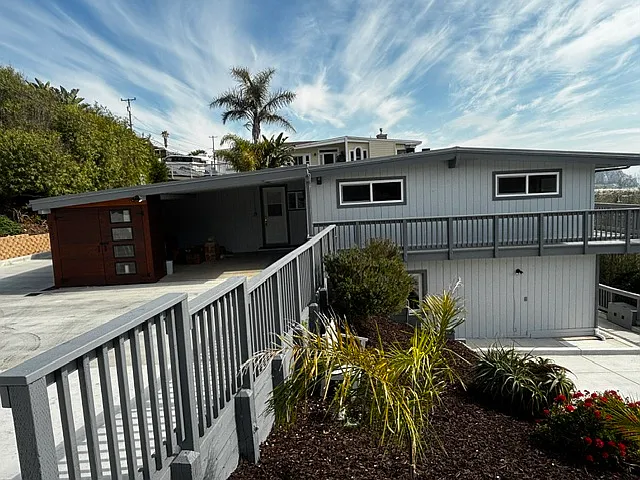 2599 Laurel Ave — Photo 3