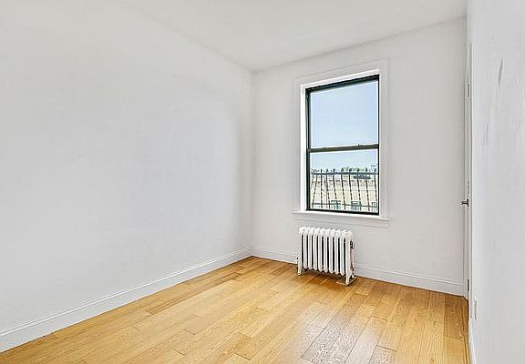 3rd image of 181 Mac Dougal St #4WR