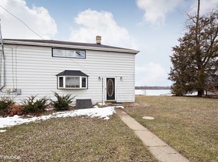 1209 W Northeast Shore Dr, McHenry, IL 60051
