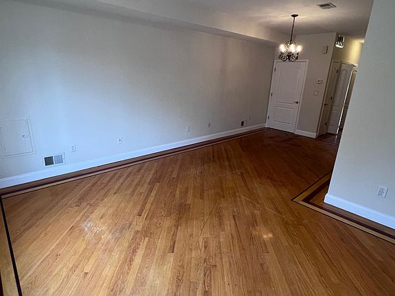 4th image of 1332 Rockland Ave Unit B