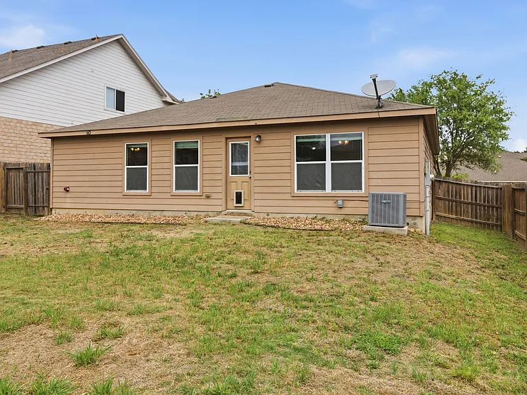 6230 Lake Victoria St — Photo 24