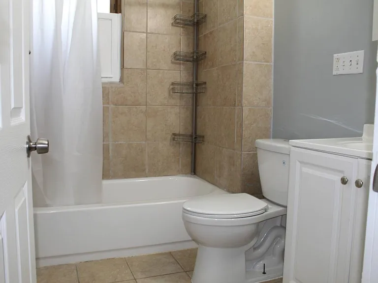 1318 Campbell Ave — Photo 8