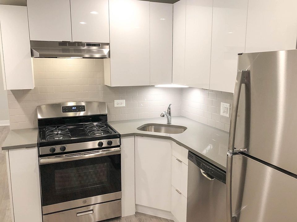 1st image of 3350 N Kenmore Ave #3R