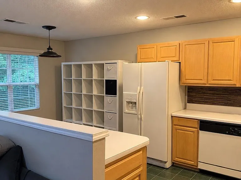 882 Pelican Bay Dr — Photo 3