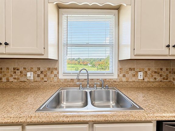 4th image of 101 Porter Ct