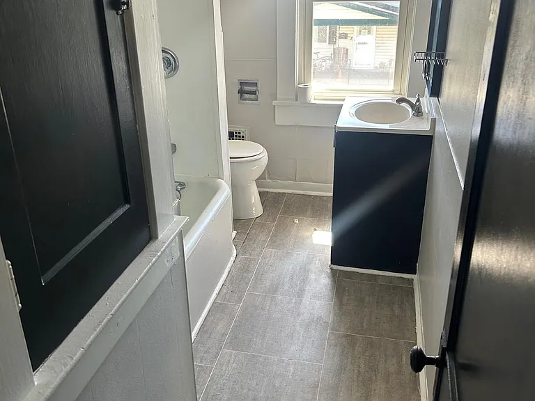 310 Albert St — Photo 21