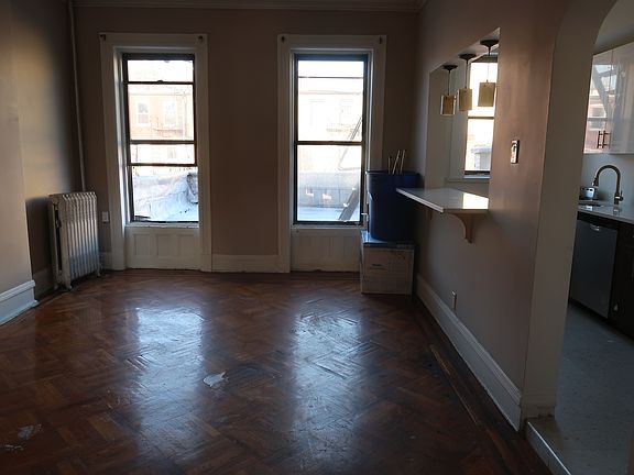 5th image of 627 Willoughby Ave APT 3