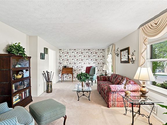 3rd image of 1473 Calkins Rd