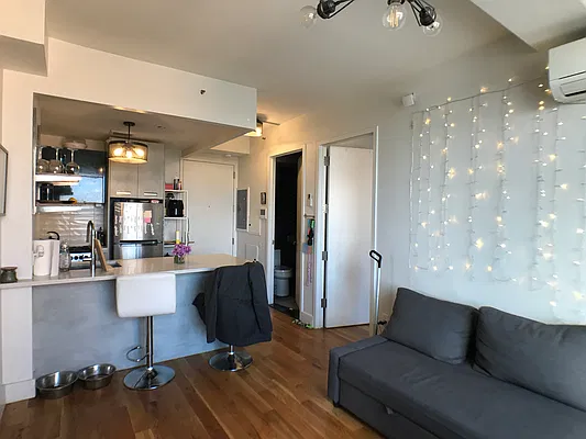 Rented by City Vista Inc | media 41