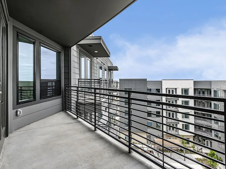 Crosstown — Photo 16