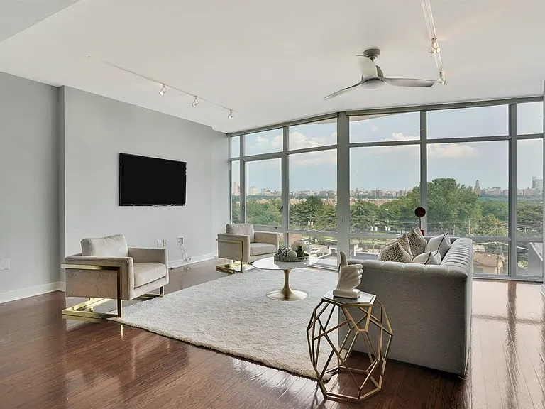 100 Thompson Ln #4D — Photo 4