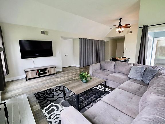 4th image of 1616 Via Ronda