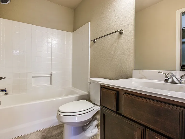 450 Woodgrove Dr #B — Photo 13
