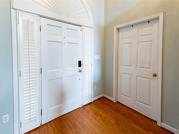 4th image of 3625 Greenbrook Dr