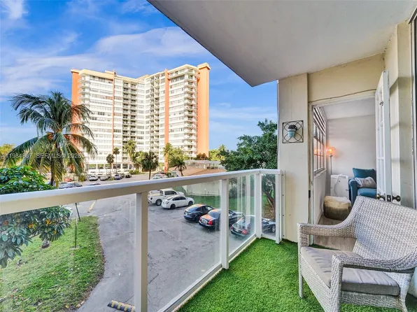 1351 NE Miami Gardens Dr APT 203E, Miami, FL 33179