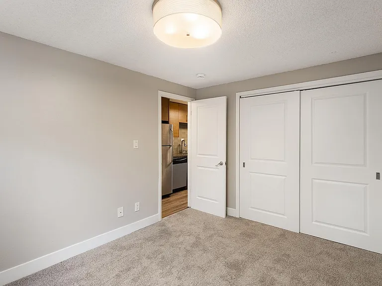 1202 Logan — Photo 15