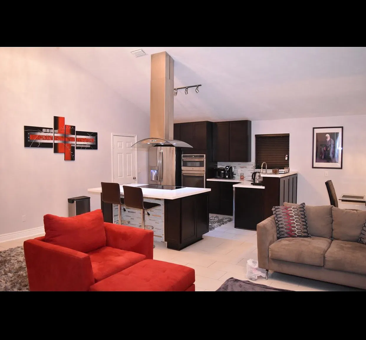 3 bed, 2.5 bath, 1882 sqft, $2,400 — Photo 3