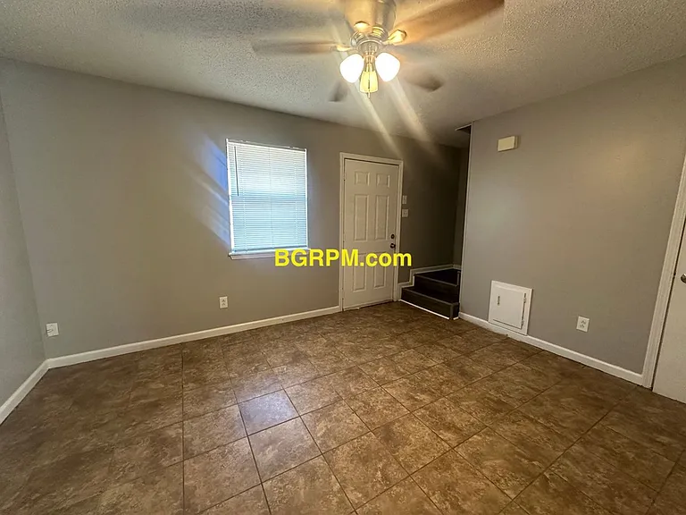 1099 W Elm St — Photo 38