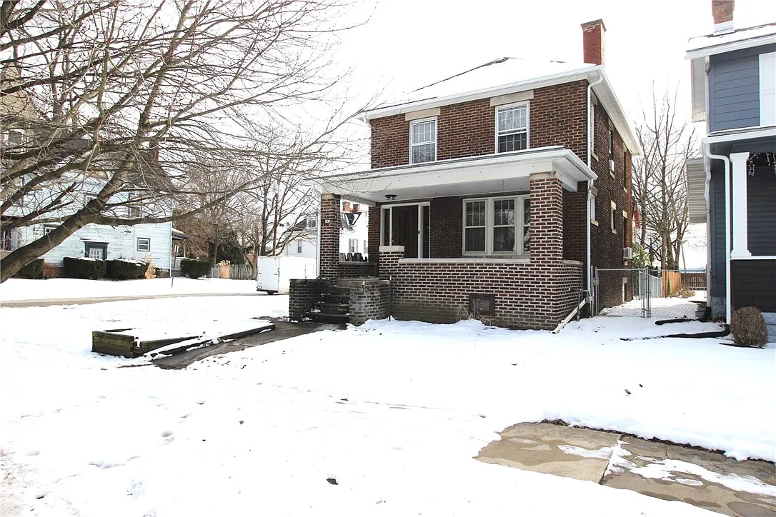 124 E Wallace Ave photo 1