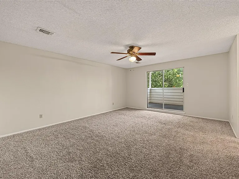 1818 Foxlake Dr — Photo 25