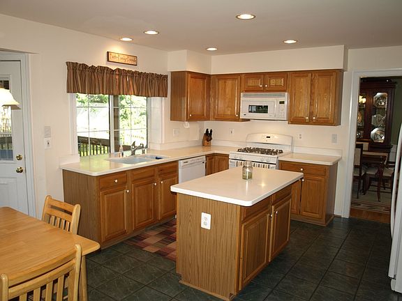 Large kitchen with newer appliances