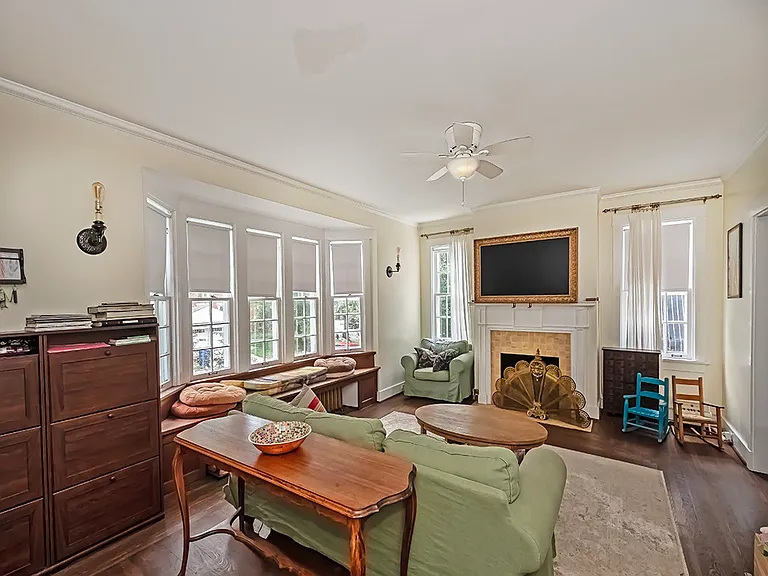 6051 Grafton St — Photo 3