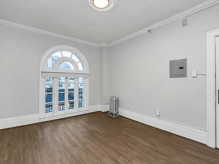 735 Taylor — Photo 28