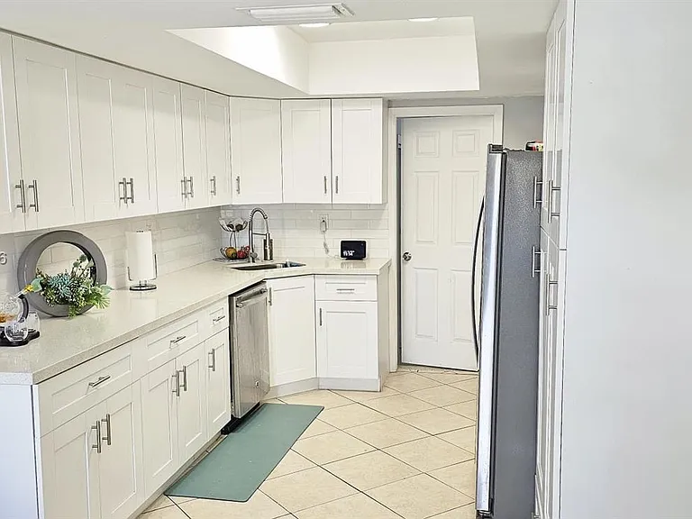 9721 SW 37th Ter — Photo 9