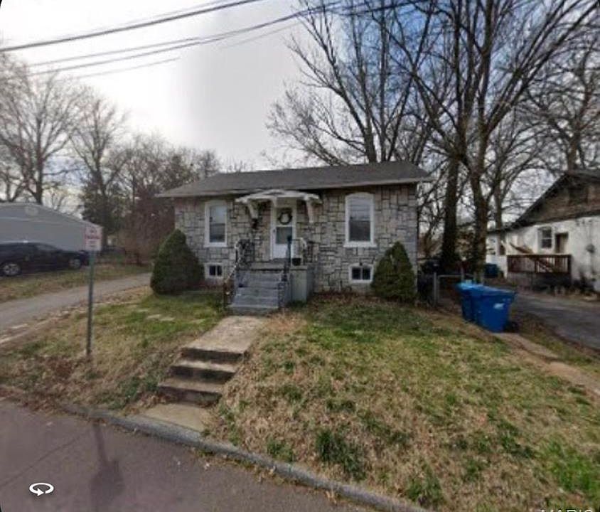 1st image of 2527 Leslie Ave
