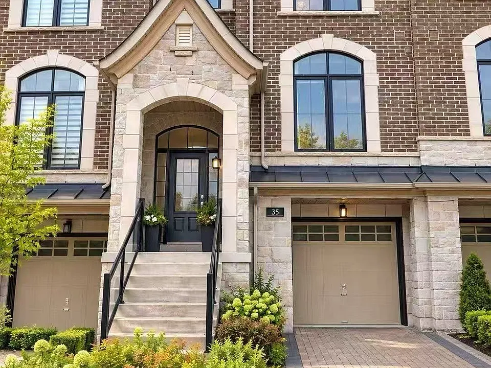 35 Duncombe Ln