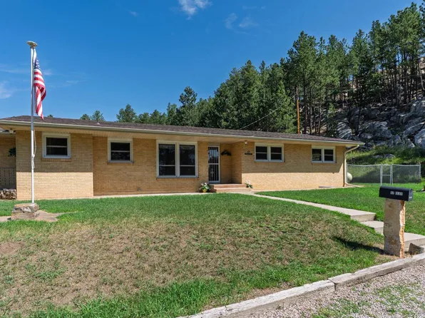 17 Clay St, Custer, SD 57730