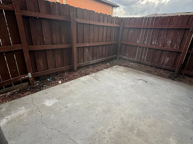 Patio in the back_2