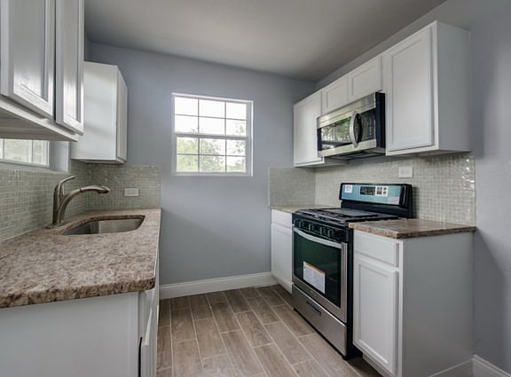 3rd image of 606 Santa Monica St