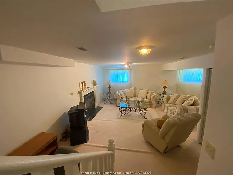 1087 Brookview Cres — Photo 13