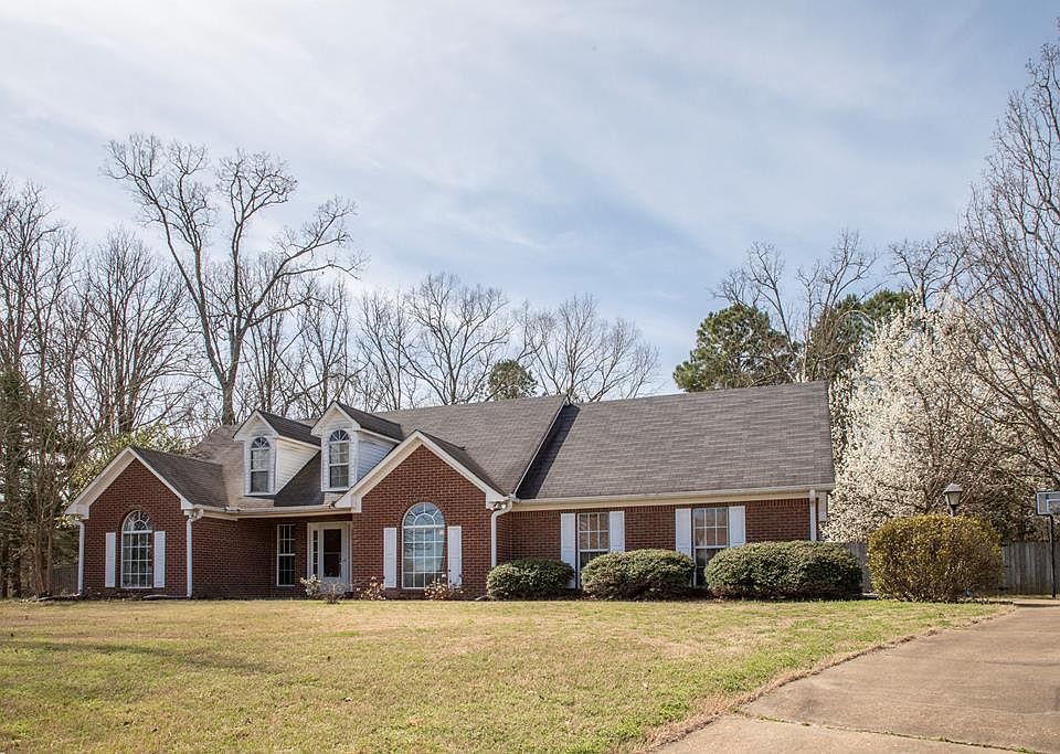 1st image of 324 Tanner Dr