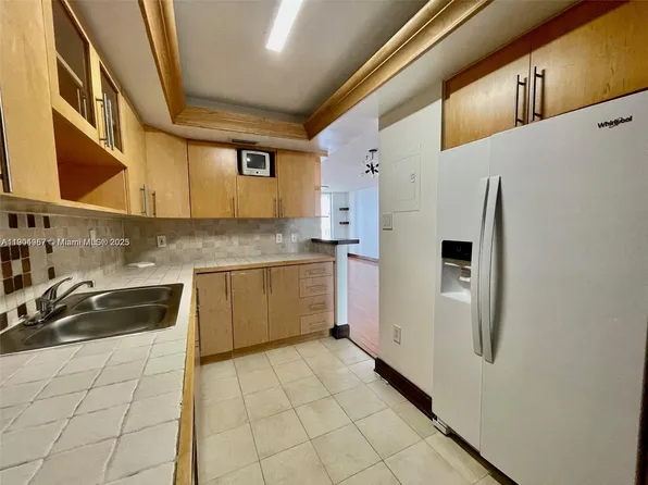 18071 Biscayne Blvd APT 1102, Aventura, FL 33160