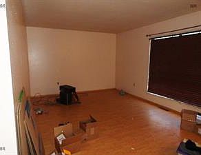 4th image of 8 Sunnyfield Dr